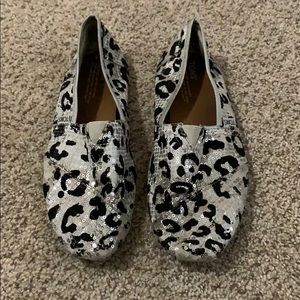 Leopard print toms